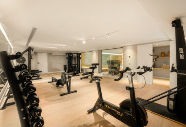 Villa Azteca – elegancka, nowoczesna willa z 6 sypialniami i salonem na dachu