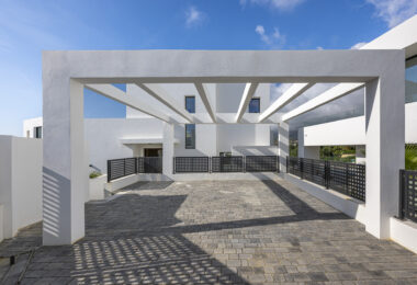 Nowa, nowoczesna willa z 4 sypialniami