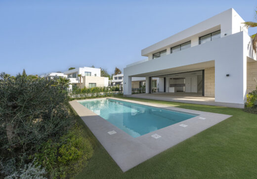 Nowa, nowoczesna willa z 4 sypialniami