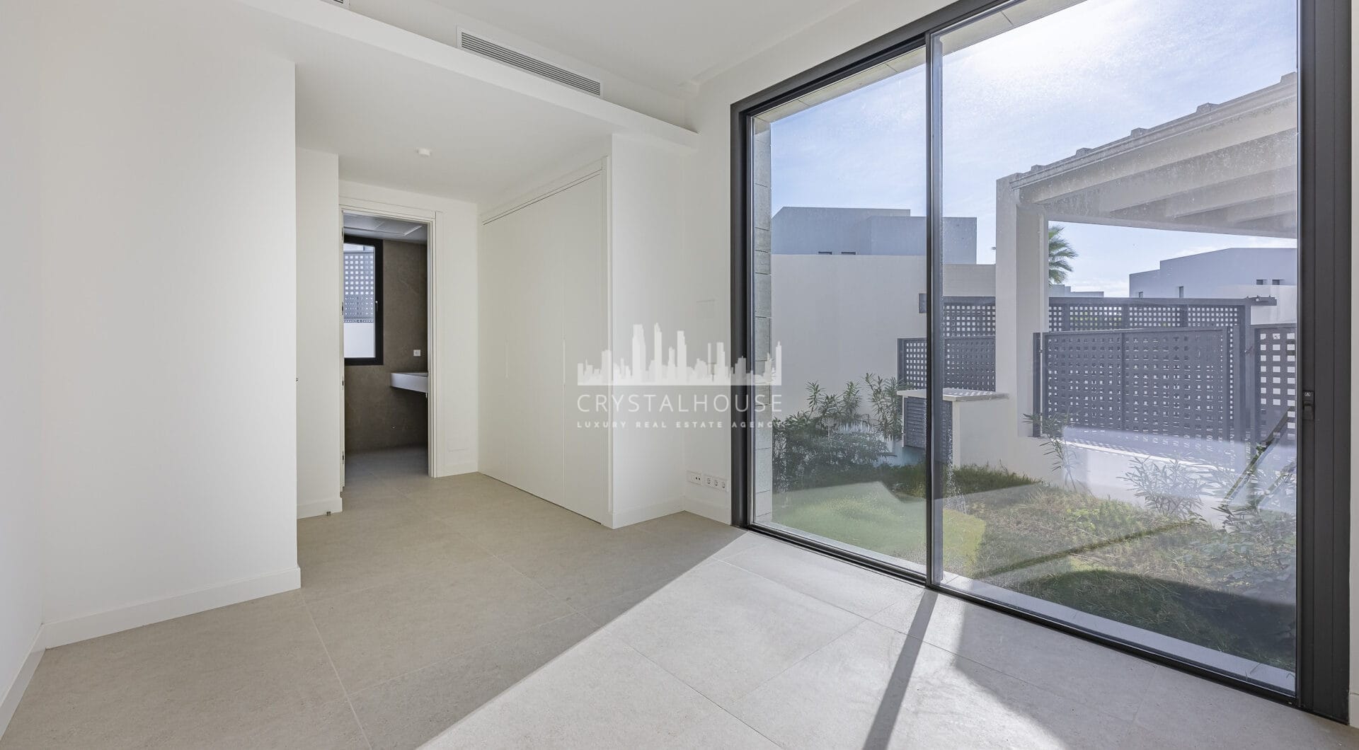 Nowa, nowoczesna willa z 4 sypialniami