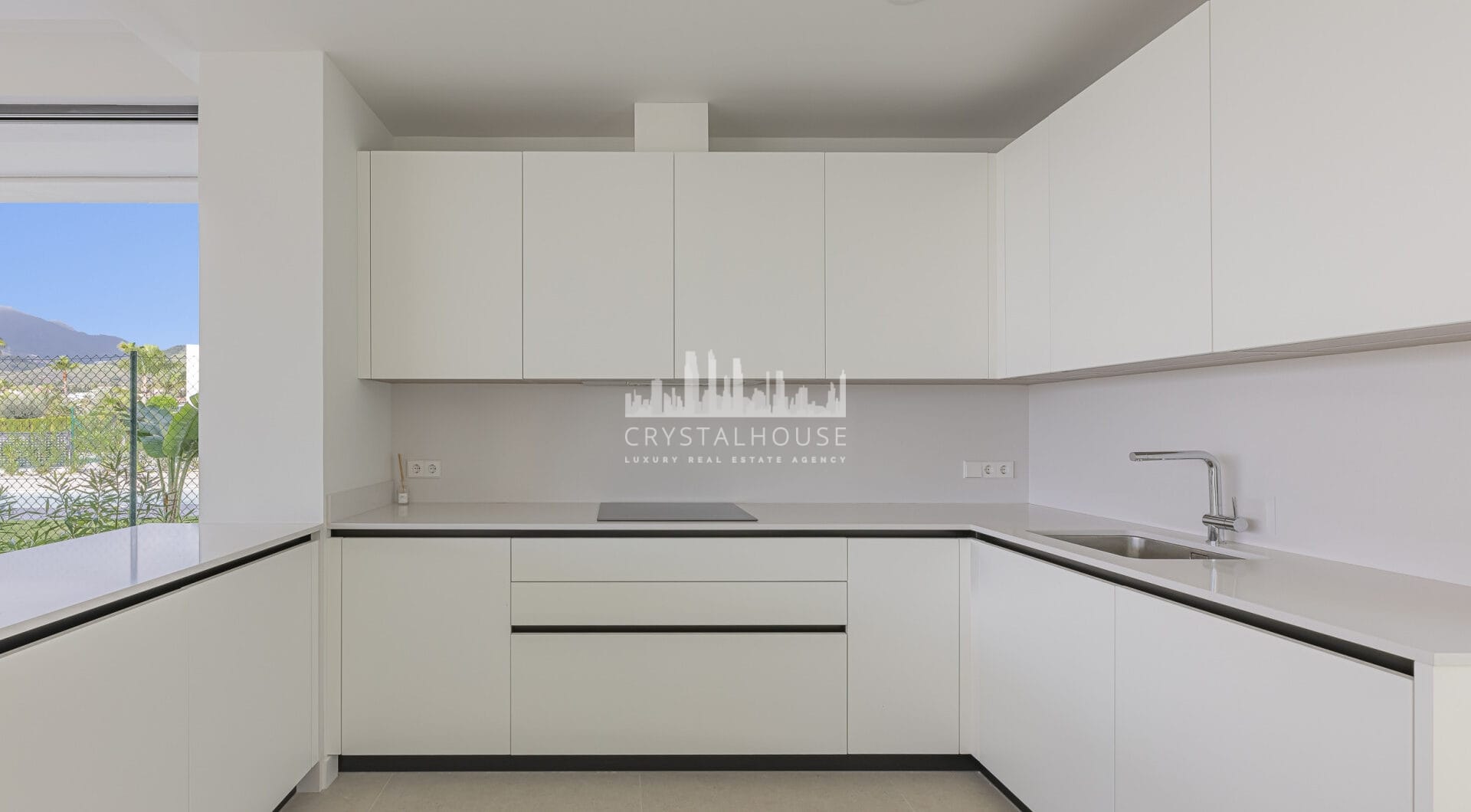 Nowa, nowoczesna willa z 4 sypialniami