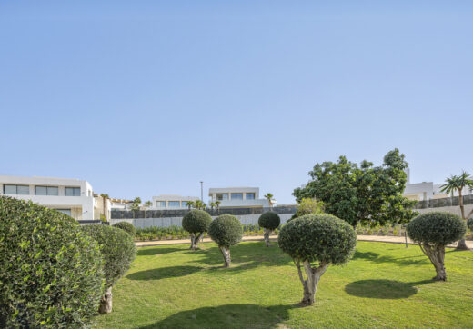 Nowa, nowoczesna willa z 4 sypialniami