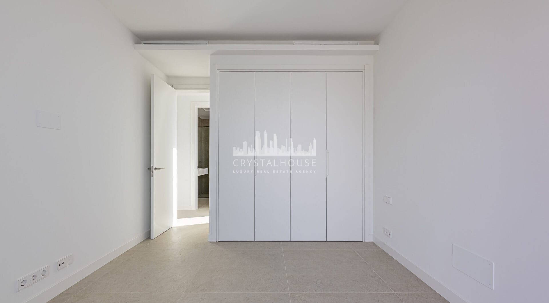 Nowa, nowoczesna willa z 4 sypialniami