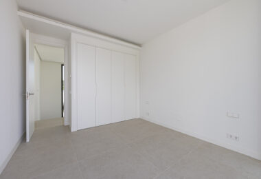 Nowa, nowoczesna willa z 4 sypialniami