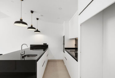 Oszałamiająca odnowiona 4-sypialna willa z prywatnym basenem w pierwszej urbanizacji!