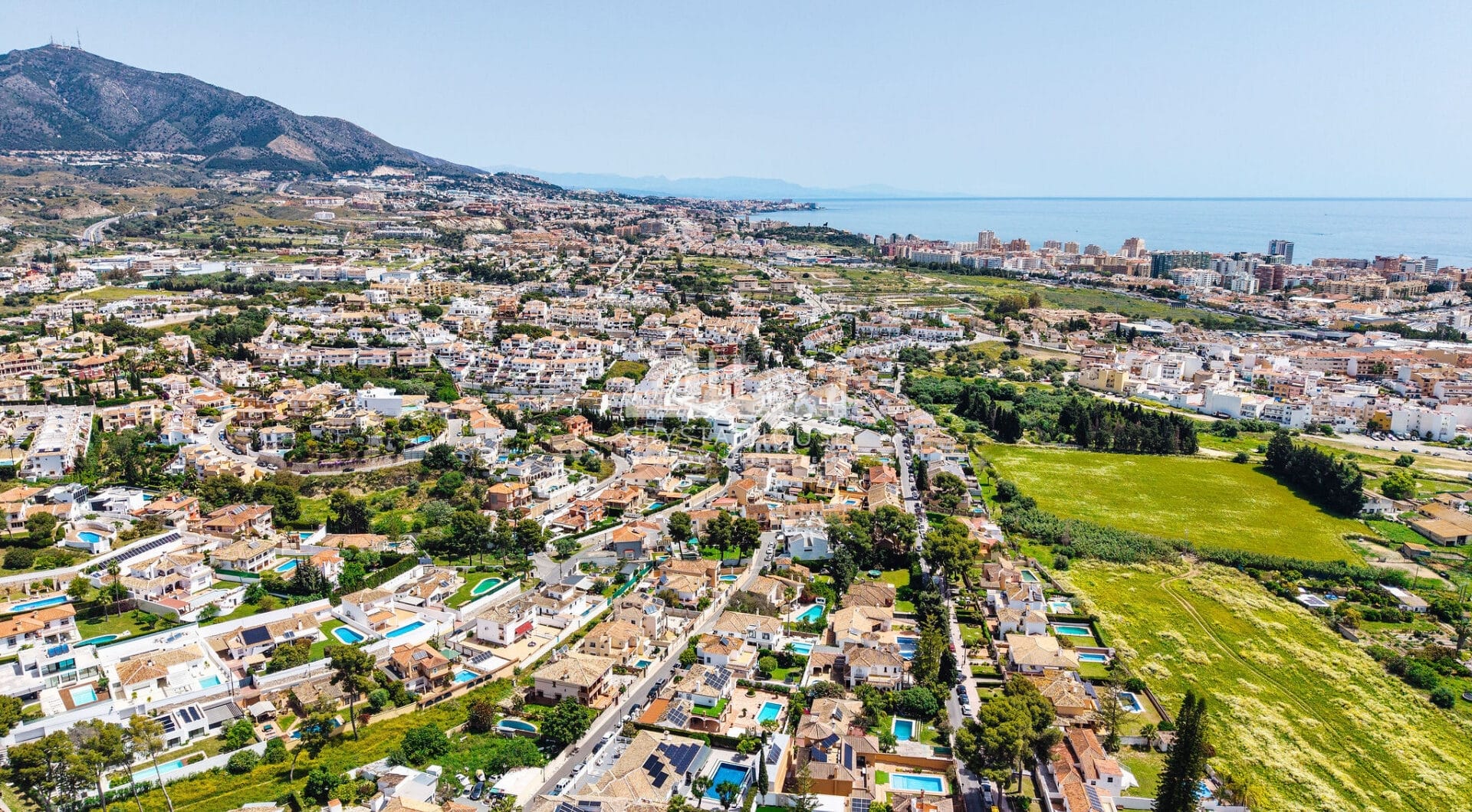 Oszałamiająca odnowiona 4-sypialna willa z prywatnym basenem w pierwszej urbanizacji!