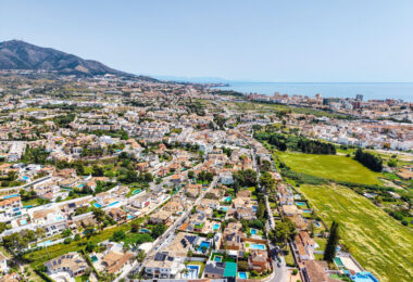 Oszałamiająca odnowiona 4-sypialna willa z prywatnym basenem w pierwszej urbanizacji!