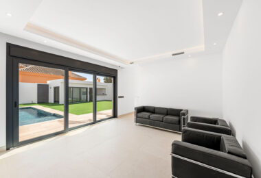 Oszałamiająca odnowiona 4-sypialna willa z prywatnym basenem w pierwszej urbanizacji!