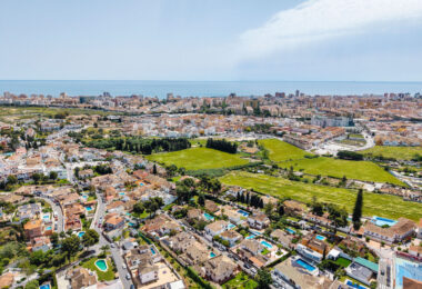 Oszałamiająca odnowiona 4-sypialna willa z prywatnym basenem w pierwszej urbanizacji!