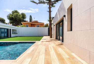 Oszałamiająca odnowiona 4-sypialna willa z prywatnym basenem w pierwszej urbanizacji!