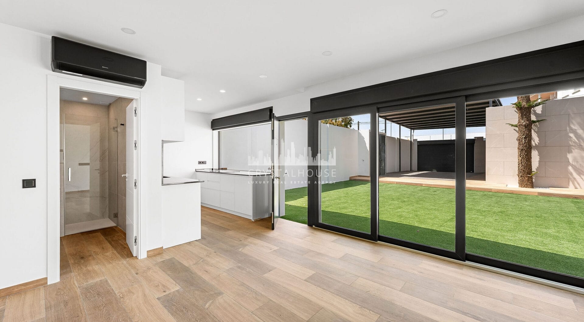 Oszałamiająca odnowiona 4-sypialna willa z prywatnym basenem w pierwszej urbanizacji!