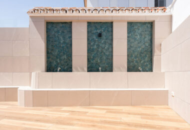 Oszałamiająca odnowiona 4-sypialna willa z prywatnym basenem w pierwszej urbanizacji!