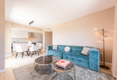 Nowy luksusowy apartament z widokiem na morze i góry w Nueva Andalucia, Marbella