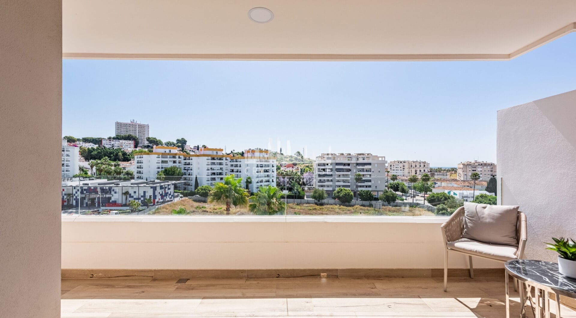 Nowy luksusowy apartament z widokiem na morze i góry w Nueva Andalucia, Marbella