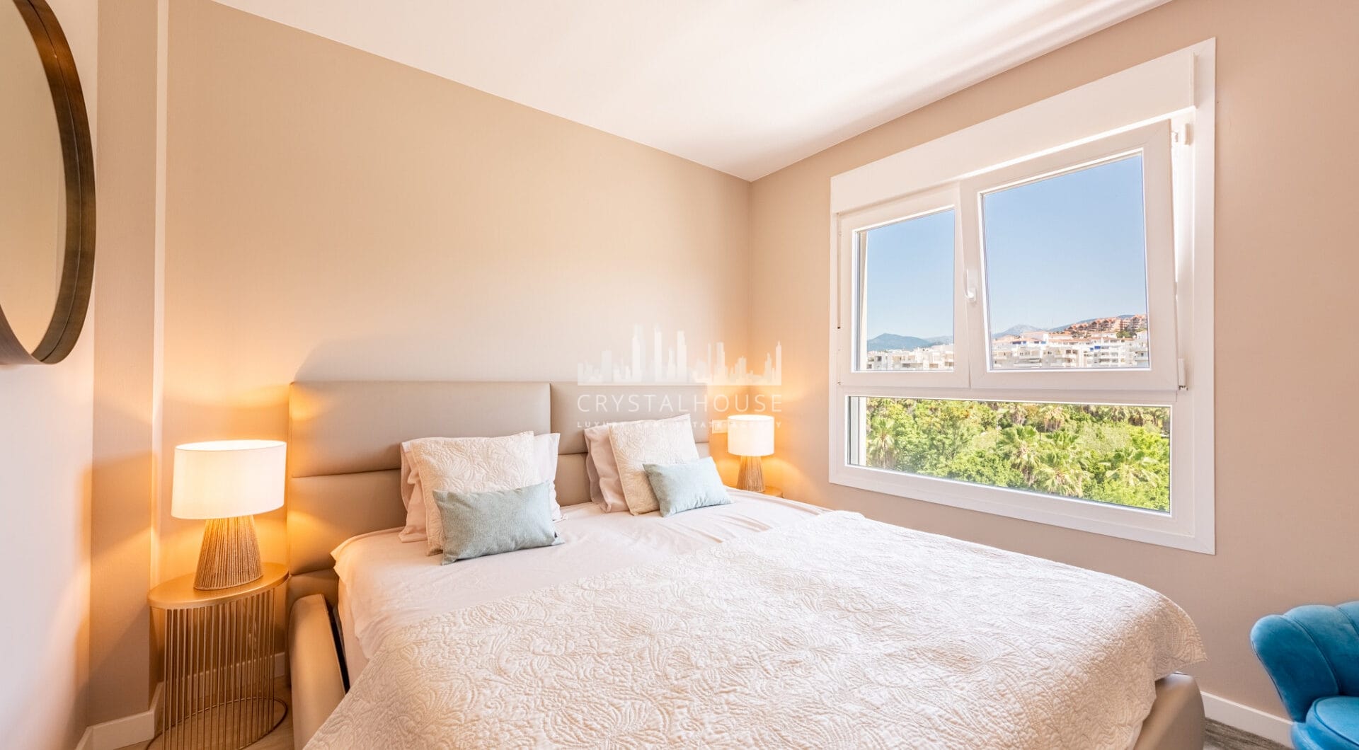 Nowy luksusowy apartament z widokiem na morze i góry w Nueva Andalucia, Marbella