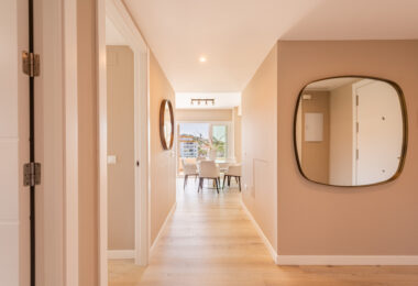 Nowy luksusowy apartament z widokiem na morze i góry w Nueva Andalucia, Marbella