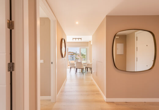 Nowy luksusowy apartament z widokiem na morze i góry w Nueva Andalucia, Marbella