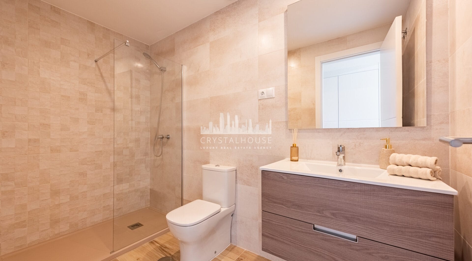 Nowy luksusowy apartament z widokiem na morze i góry w Nueva Andalucia, Marbella