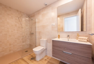 Nowy luksusowy apartament z widokiem na morze i góry w Nueva Andalucia, Marbella