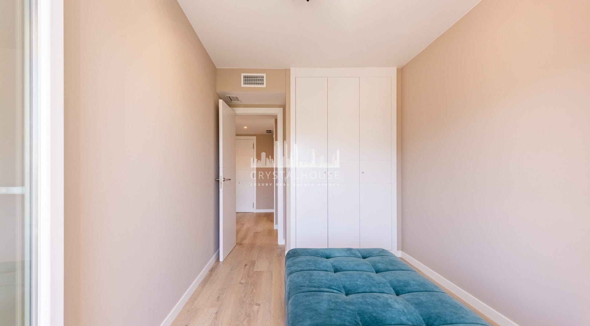 Nowy luksusowy apartament z widokiem na morze i góry w Nueva Andalucia, Marbella