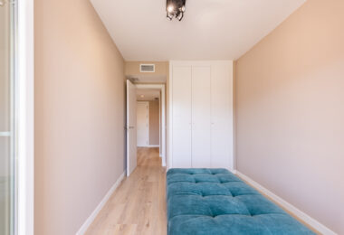 Nowy luksusowy apartament z widokiem na morze i góry w Nueva Andalucia, Marbella