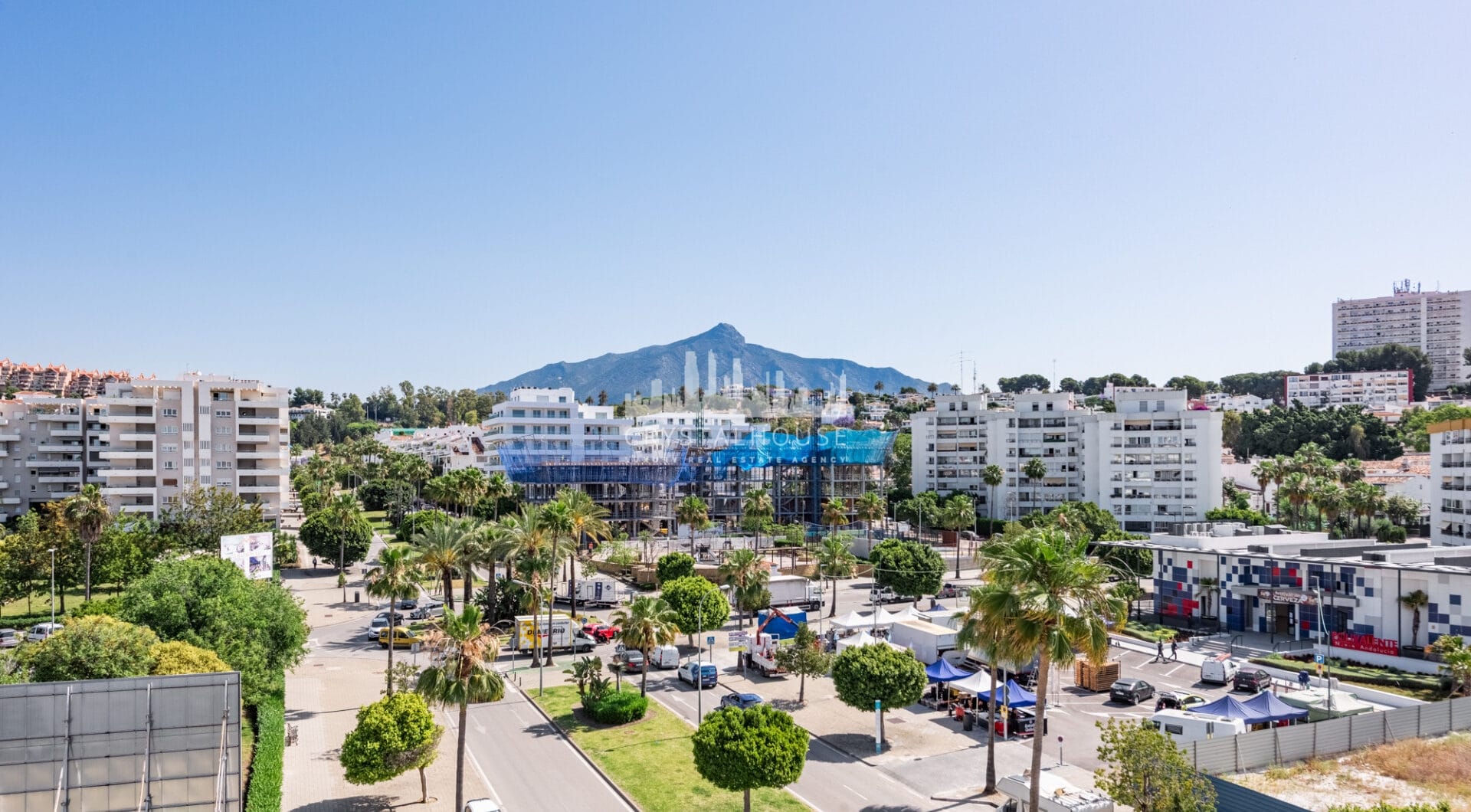 Nowy luksusowy apartament z widokiem na morze i góry w Nueva Andalucia, Marbella