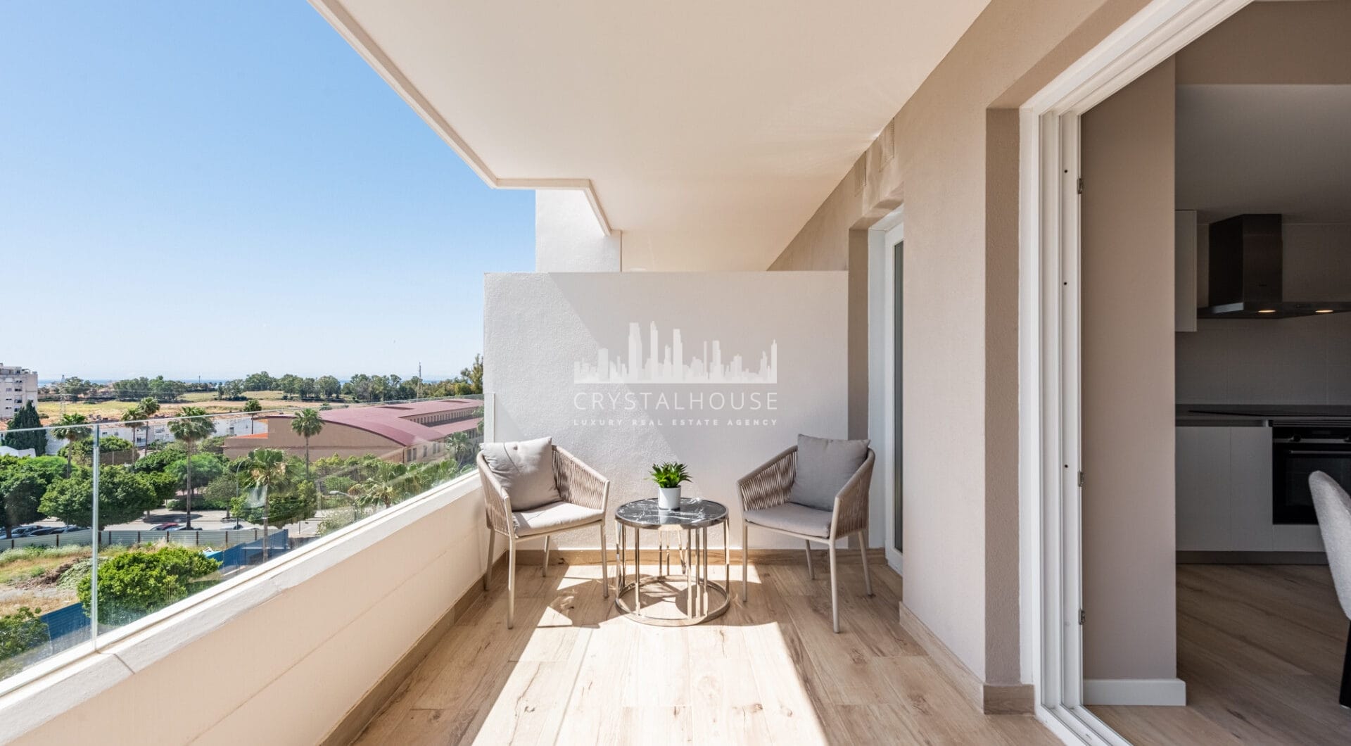 Nowy luksusowy apartament z widokiem na morze i góry w Nueva Andalucia, Marbella