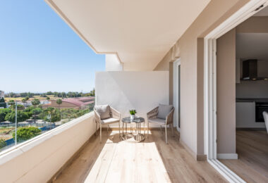 Nowy luksusowy apartament z widokiem na morze i góry w Nueva Andalucia, Marbella