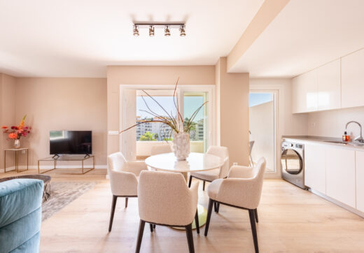 Nowy luksusowy apartament z widokiem na morze i góry w Nueva Andalucia, Marbella