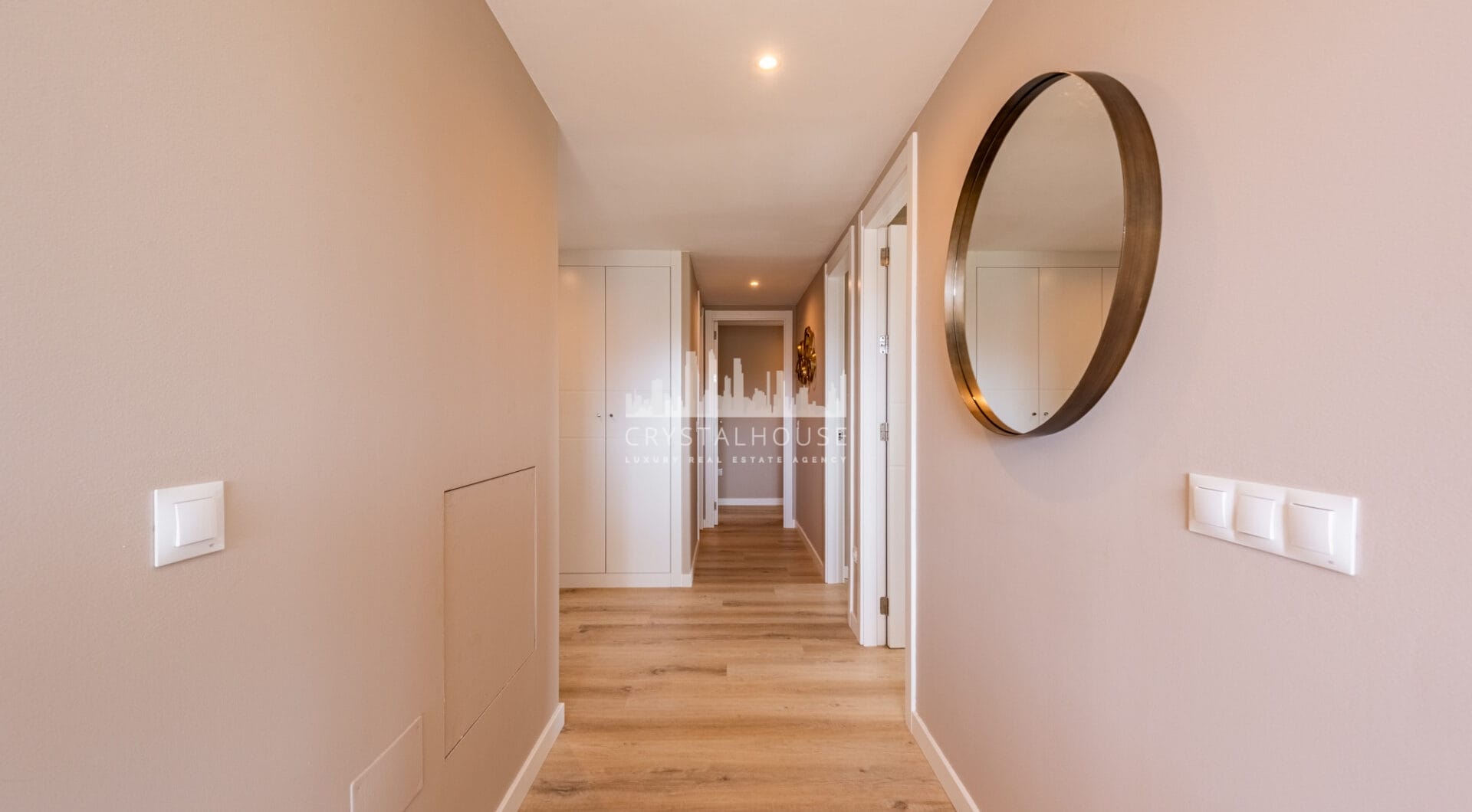 Nowy luksusowy apartament z widokiem na morze i góry w Nueva Andalucia, Marbella