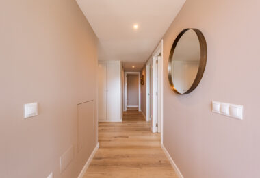 Nowy luksusowy apartament z widokiem na morze i góry w Nueva Andalucia, Marbella