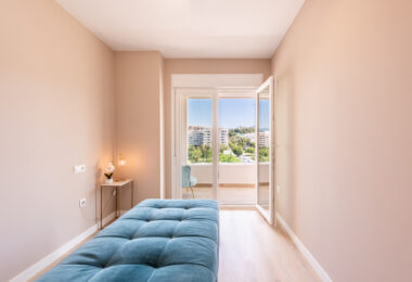 Nowy luksusowy apartament z widokiem na morze i góry w Nueva Andalucia, Marbella