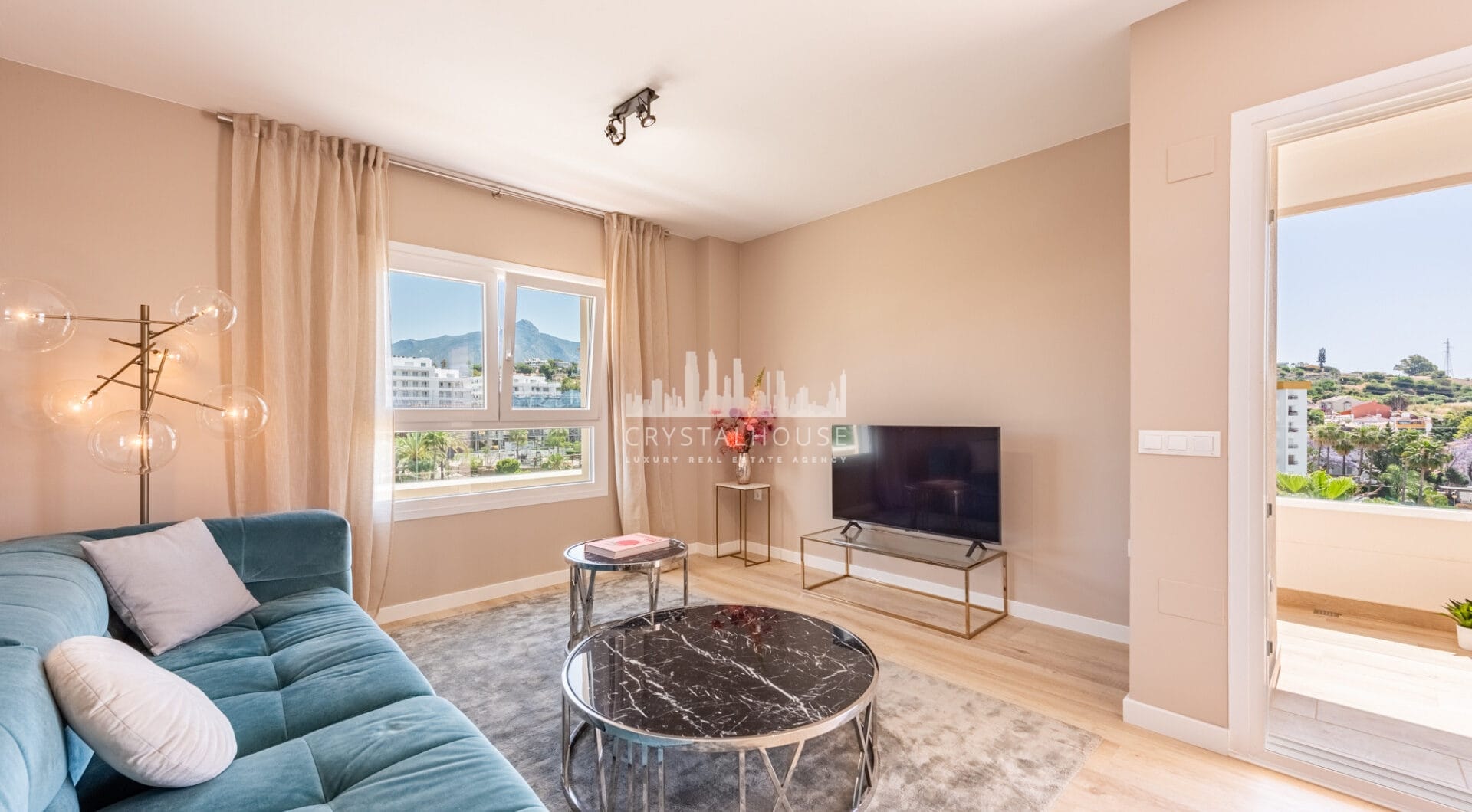Nowy luksusowy apartament z widokiem na morze i góry w Nueva Andalucia, Marbella