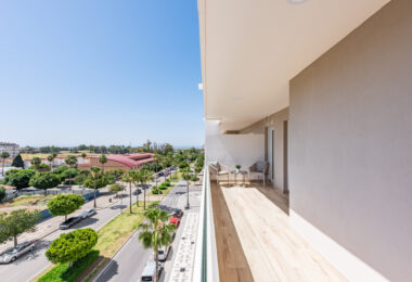 Nowy luksusowy apartament z widokiem na morze i góry w Nueva Andalucia, Marbella