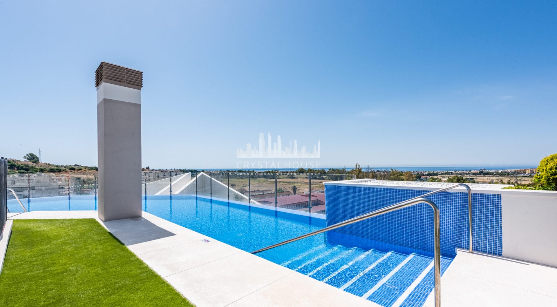 Nowy luksusowy apartament z widokiem na morze i góry w Nueva Andalucia, Marbella