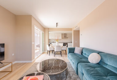 Nowy luksusowy apartament z widokiem na morze i góry w Nueva Andalucia, Marbella