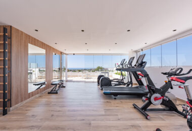 Nowy luksusowy apartament z widokiem na morze i góry w Nueva Andalucia, Marbella
