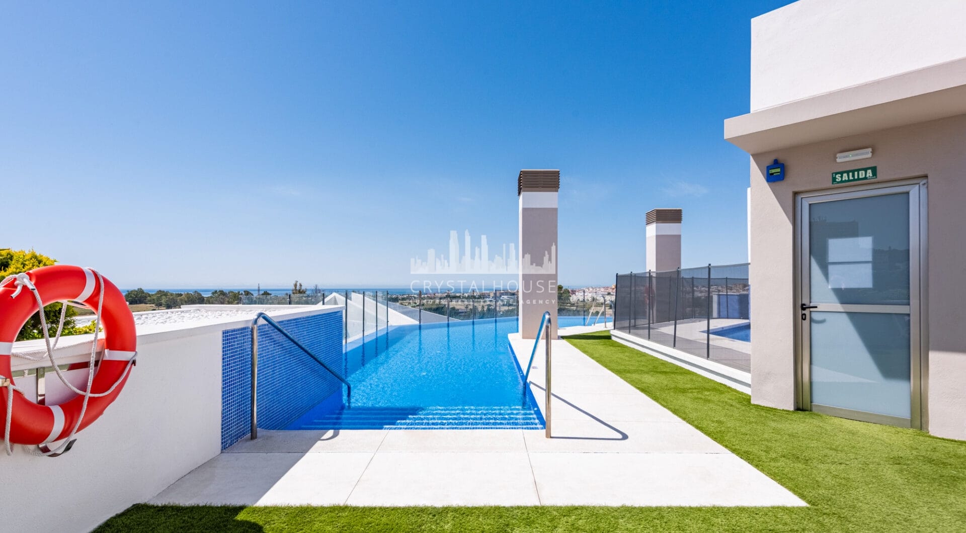 Nowy luksusowy apartament z widokiem na morze i góry w Nueva Andalucia, Marbella