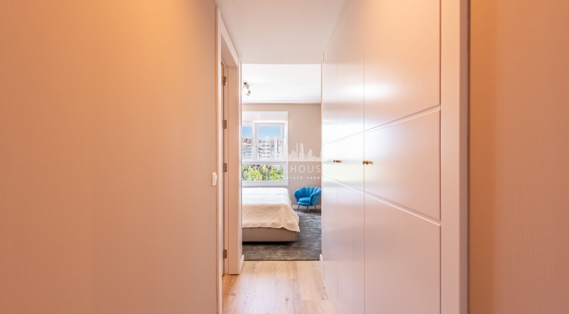 Nowy luksusowy apartament z widokiem na morze i góry w Nueva Andalucia, Marbella