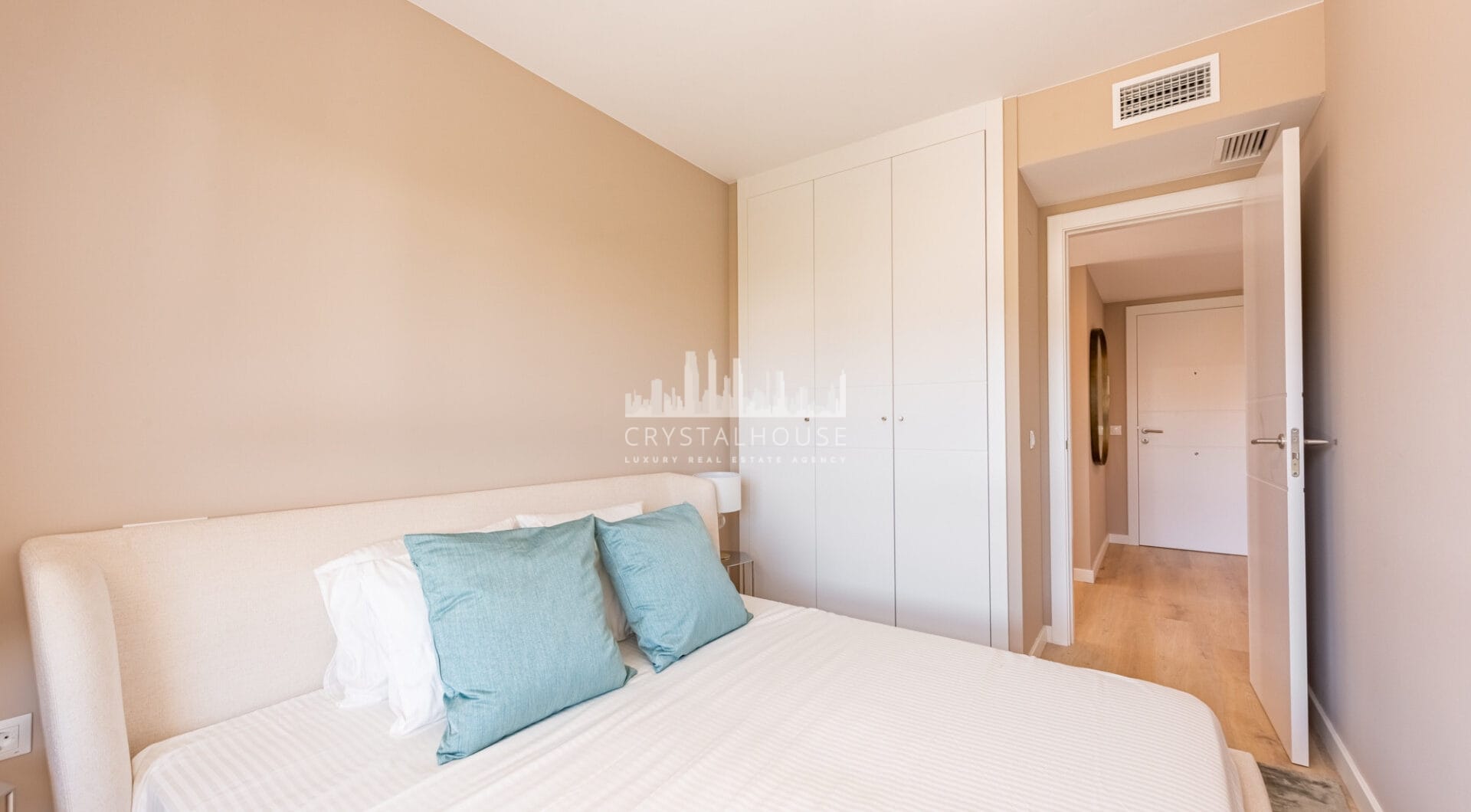Nowy luksusowy apartament z widokiem na morze i góry w Nueva Andalucia, Marbella