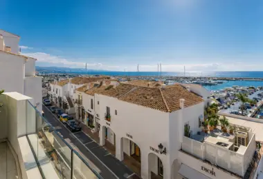Apartment for sale Marbella Spain – Puerto Banús marina view with luxury yachts and Mediterranean Sea
