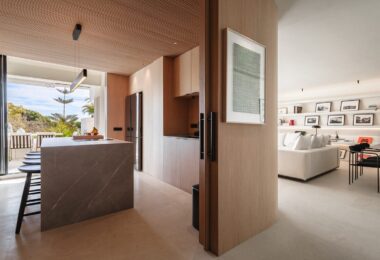 Nowoczesny, całkowicie odnowiony apartament w klubie Las Lomas del Marbella.