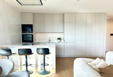 Elegancki apartament w Towarowa Square