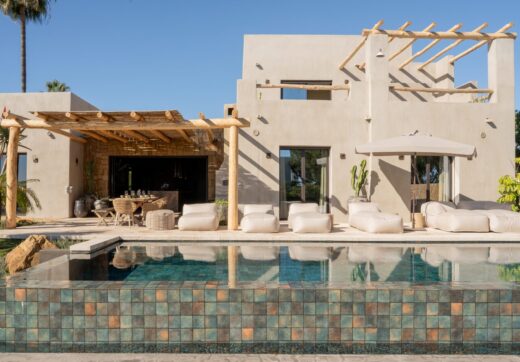 Pojedyncza willa luksusowa w Selwo: Fuzja stylów egzotycznych z widokiem na morze