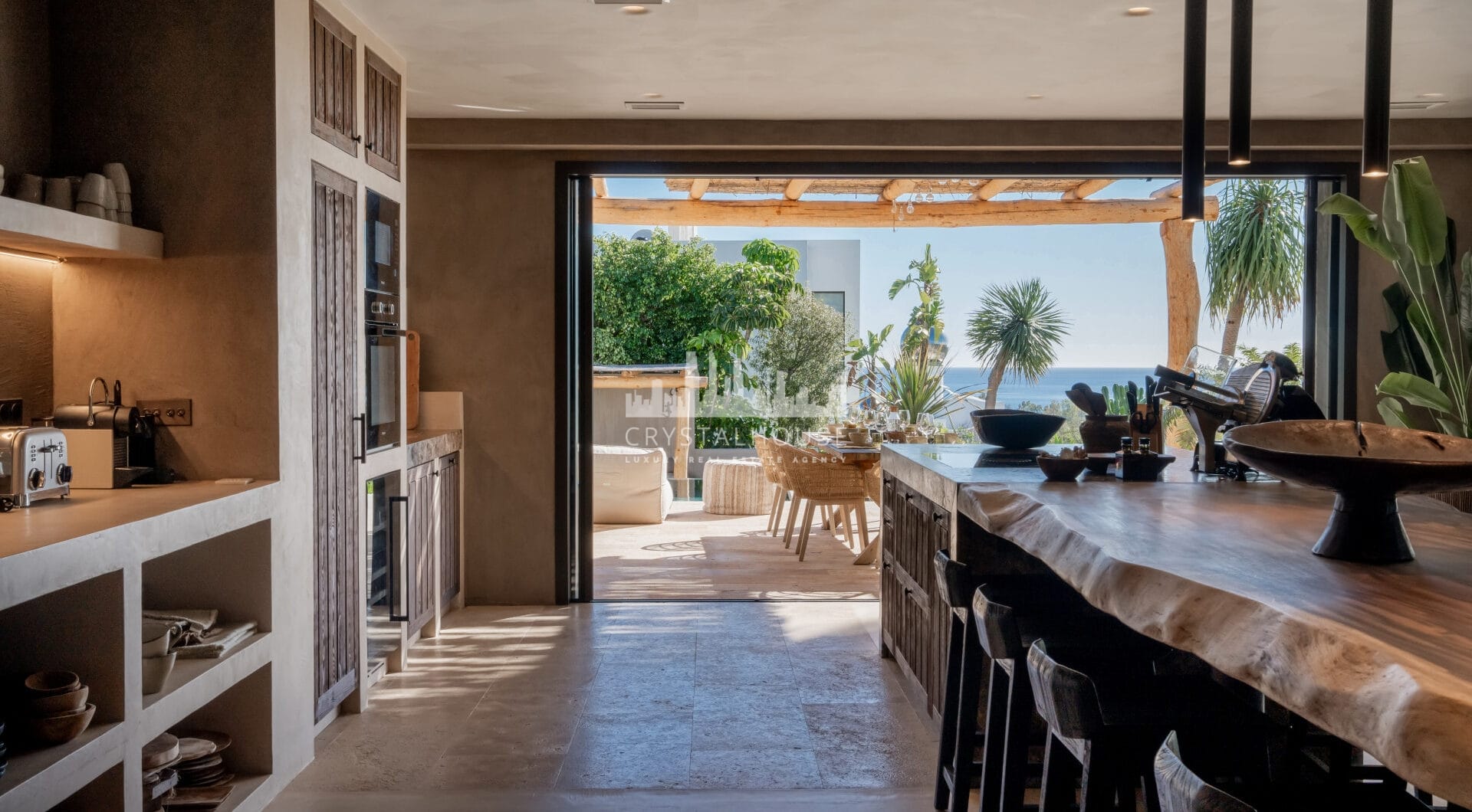 Pojedyncza willa luksusowa w Selwo: Fuzja stylów egzotycznych z widokiem na morze