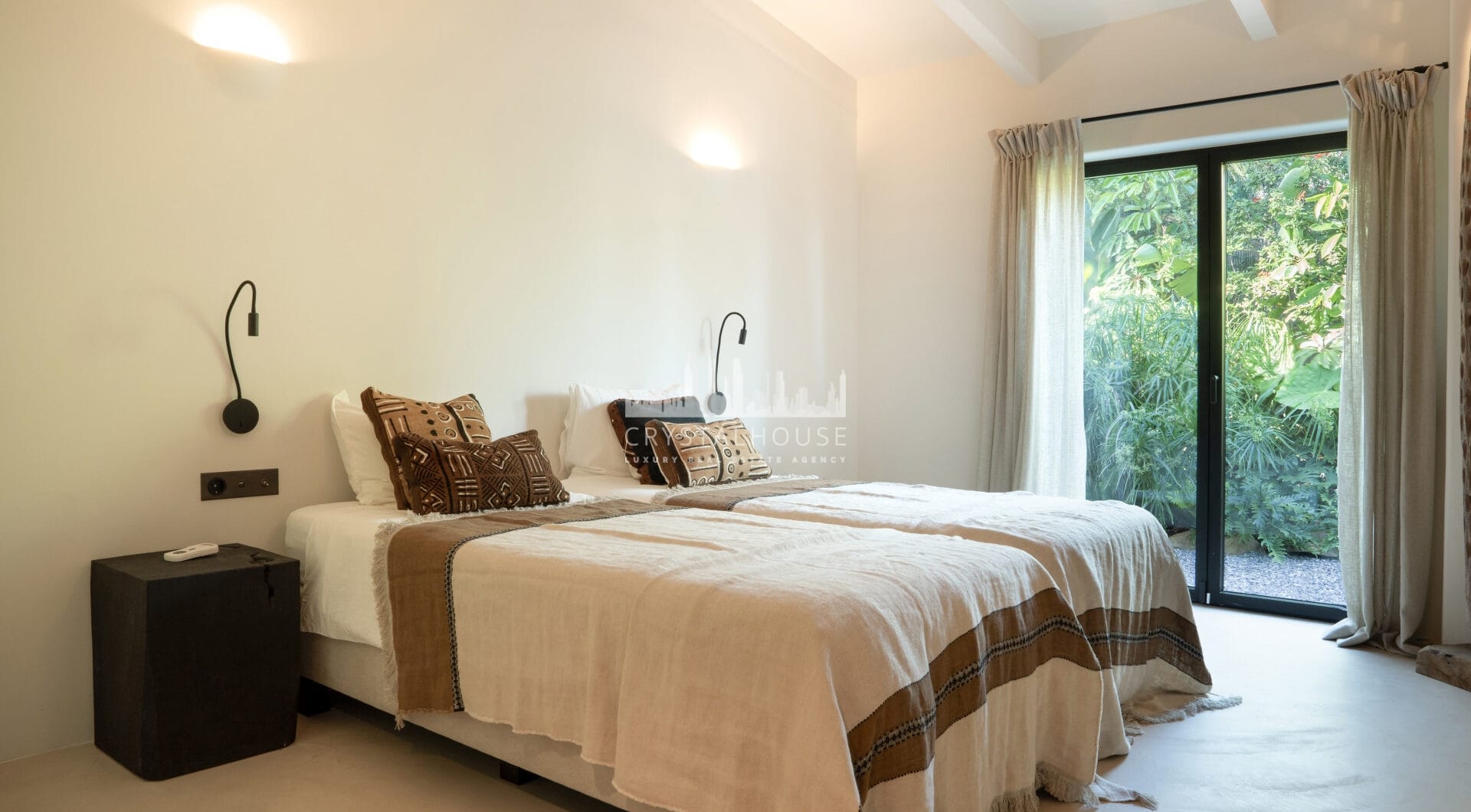 Pojedyncza willa luksusowa w Selwo: Fuzja stylów egzotycznych z widokiem na morze