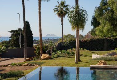 Pojedyncza willa luksusowa w Selwo: Fuzja stylów egzotycznych z widokiem na morze