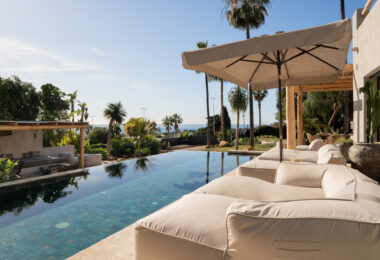 Pojedyncza willa luksusowa w Selwo: Fuzja stylów egzotycznych z widokiem na morze