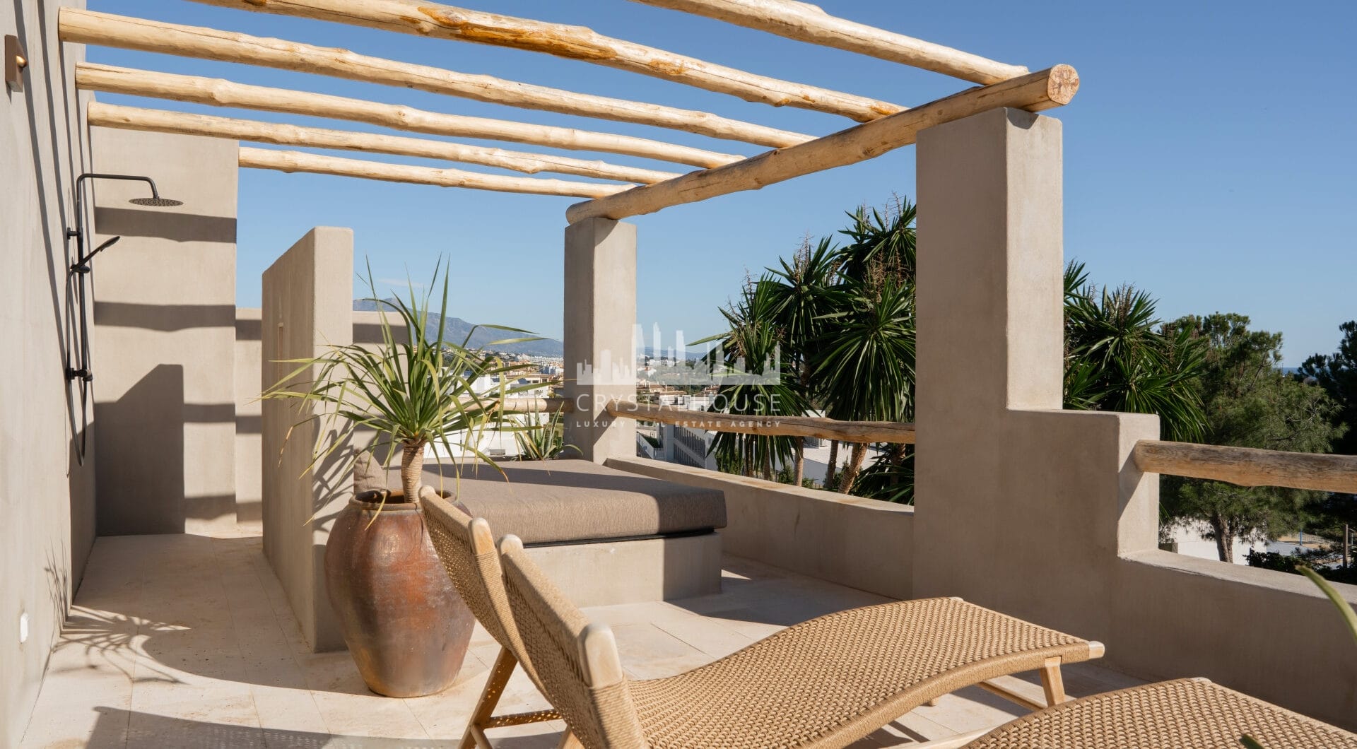 Pojedyncza willa luksusowa w Selwo: Fuzja stylów egzotycznych z widokiem na morze