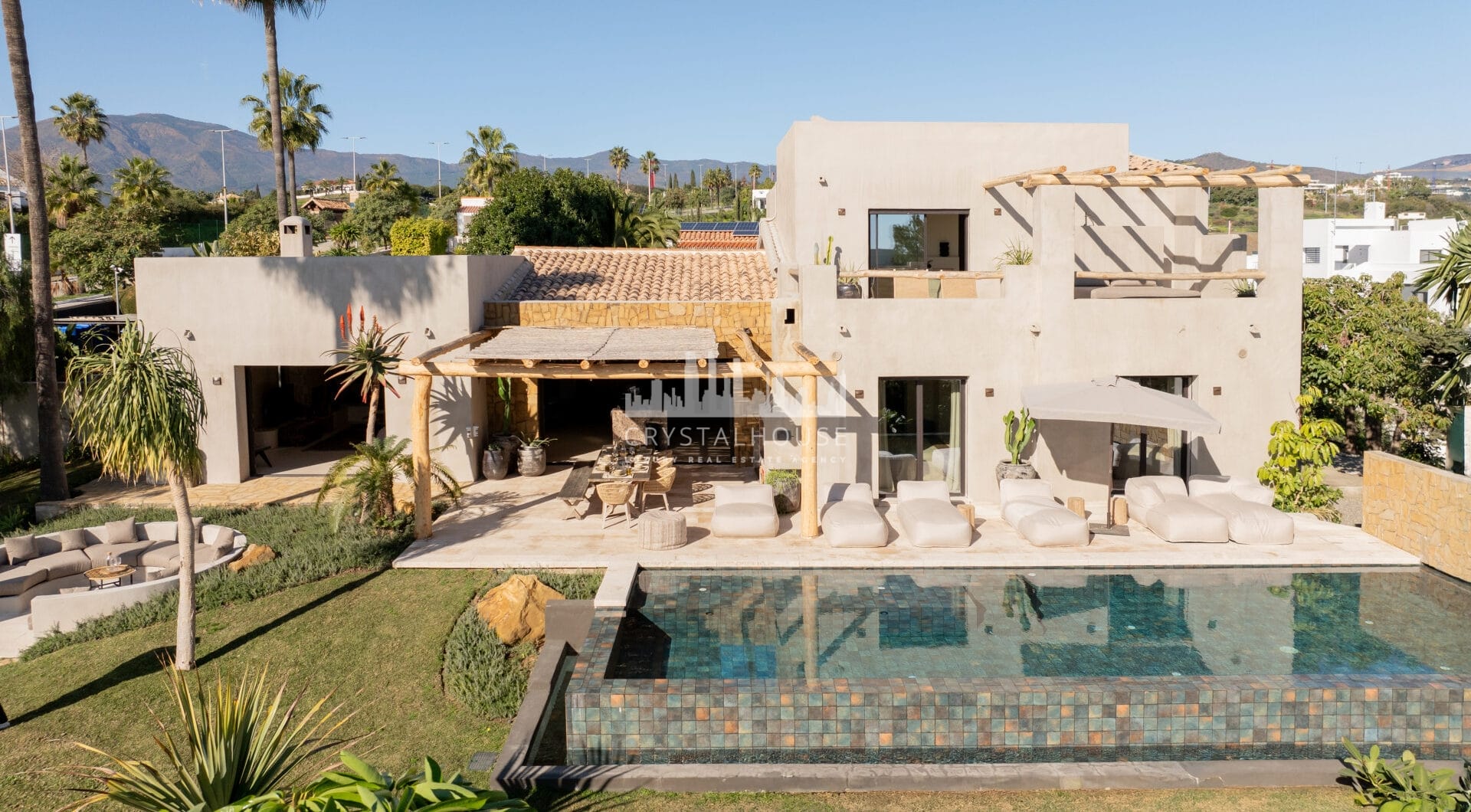 Pojedyncza willa luksusowa w Selwo: Fuzja stylów egzotycznych z widokiem na morze